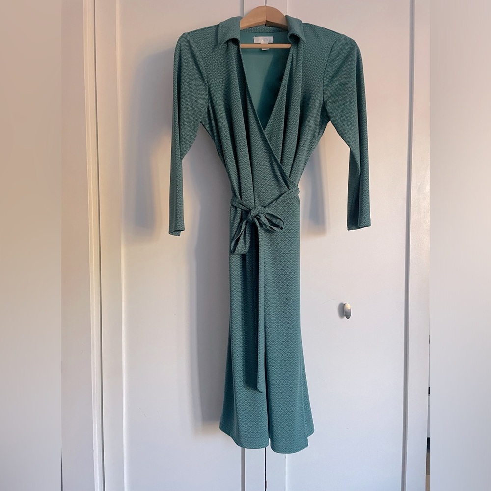 Ann Taylor Loft Turquoise patterned wrap dress, size 6.
